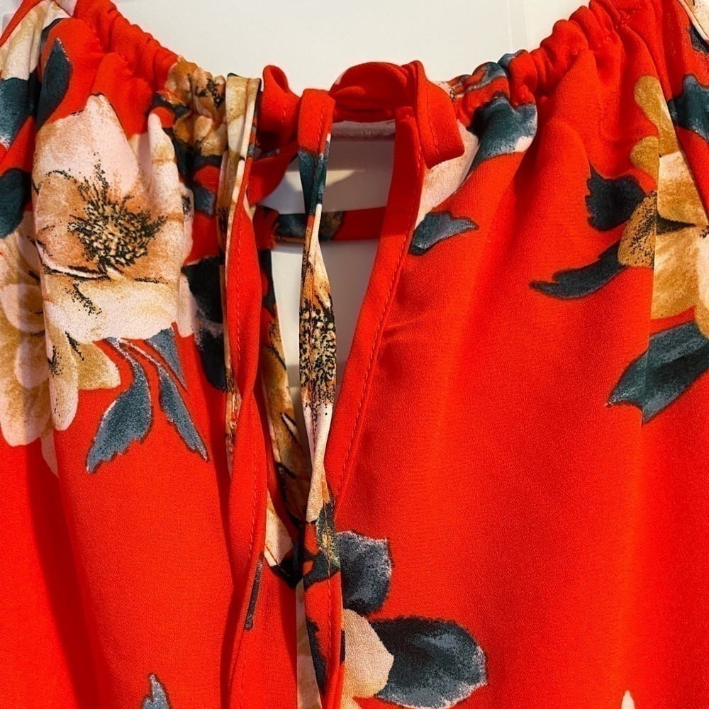 Beautiful flowy floral top. Sz m - Picture 7 of 8